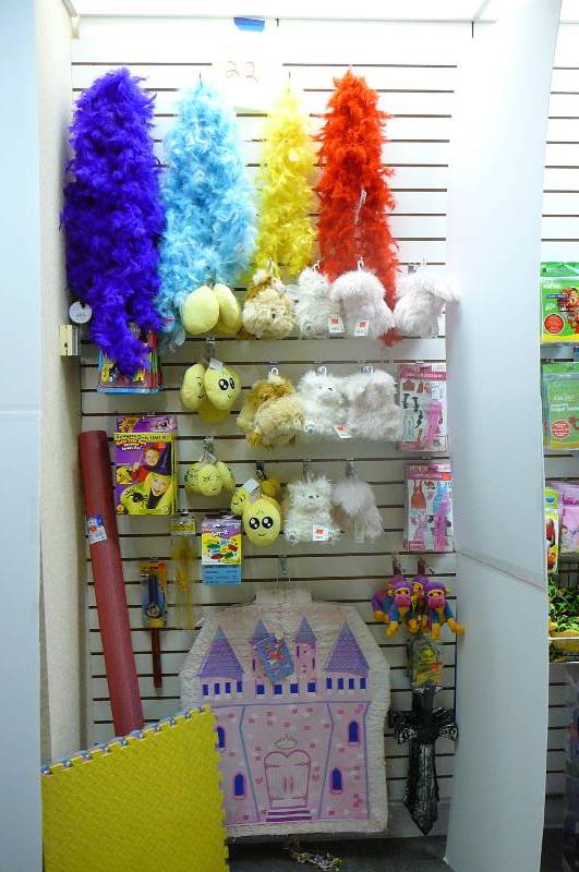 lot 22 image: Piata, Foam Playmate, Stuffed animals