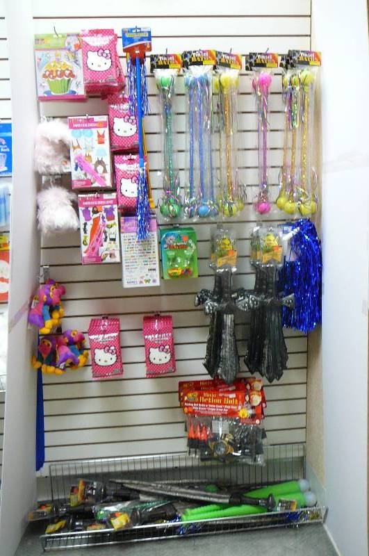 lot 24 image: Batons, Girl talking magnet set,