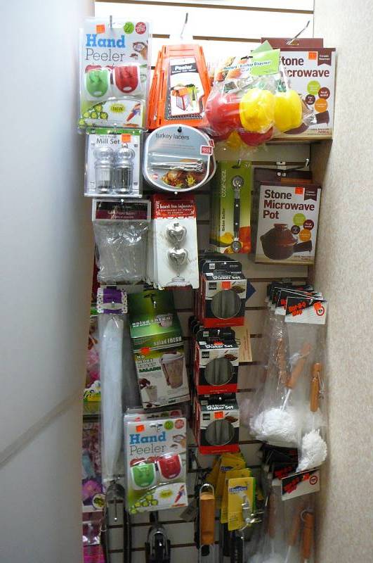 lot 27 image: Kitchen Items