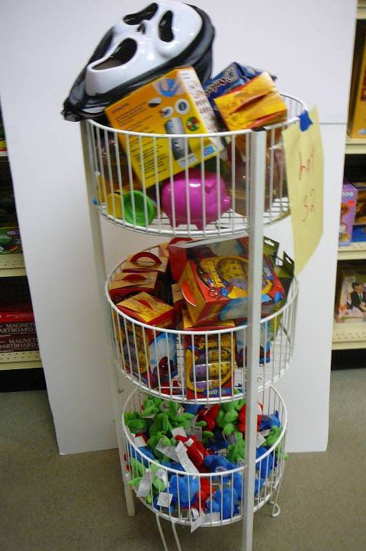 lot 32 image: Spider man Stickers, Piggy bank & Rack