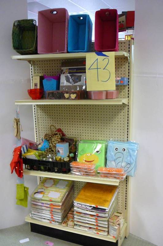 lot 43 image: Storage and Scrapbooking lot