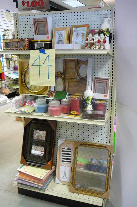 lot 44 image: Frame and Houswares lot