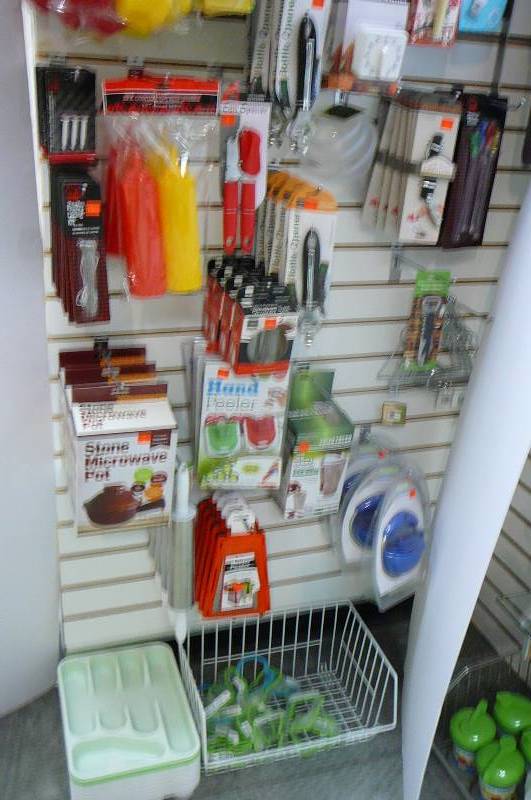lot 62 image: Lot of Kitchen Utensils