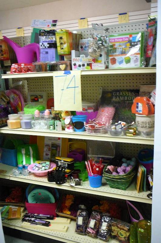 lot 74 image: Kitchen Items