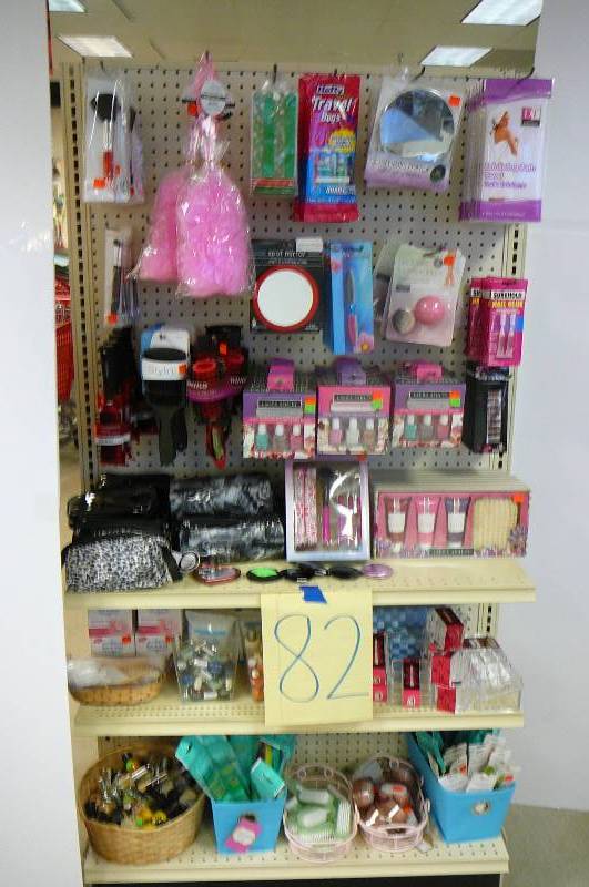 lot 82 image: Lot of Beauty Accessories