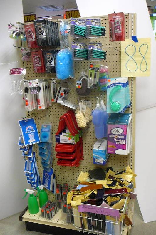 lot 88 image: Lot of Beauty Accessories