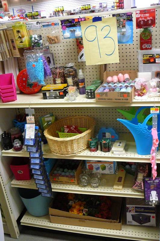 lot 93 image: Lot of Home Dcor Items,
