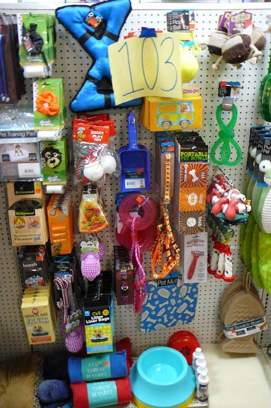 lot 103 image: Dog Cat Pet lot