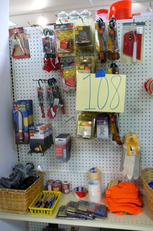 lot 108 image: Misc Cords, Organizer, bungee