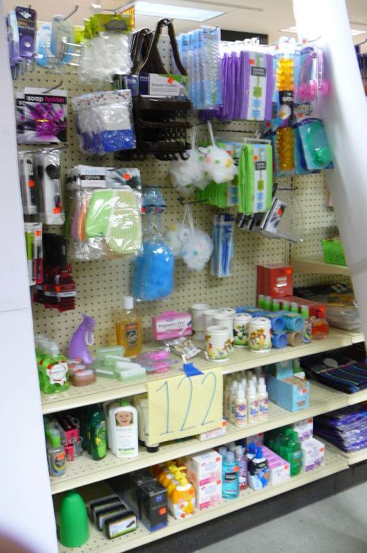 lot 122 image: Bathroom essentials