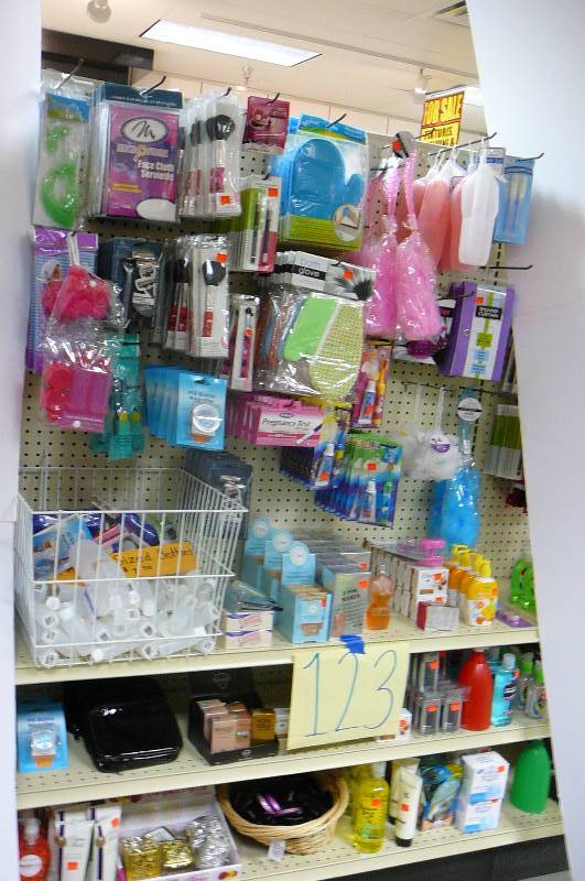 lot 123 image: Beauty essentials w Wire Basket