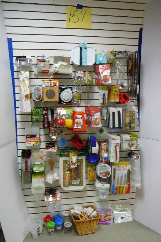lot 157 image: Spoon Rests, Measuring cups, Organizer, Omelette Maker