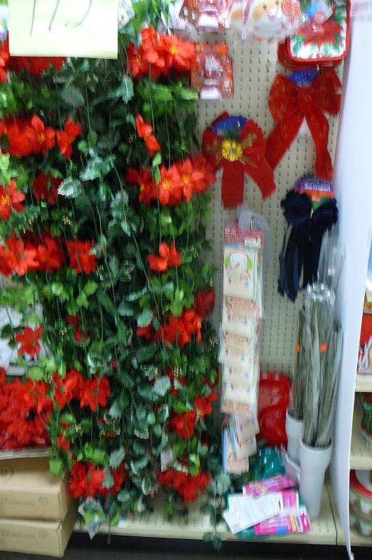 lot 172 image: X-mas Decorations