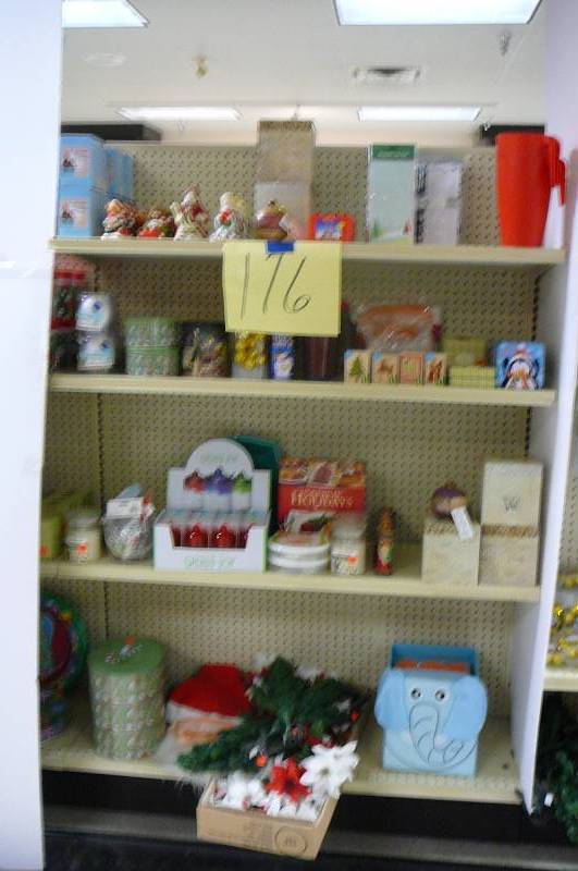 lot 176 image: Candles, Decorations