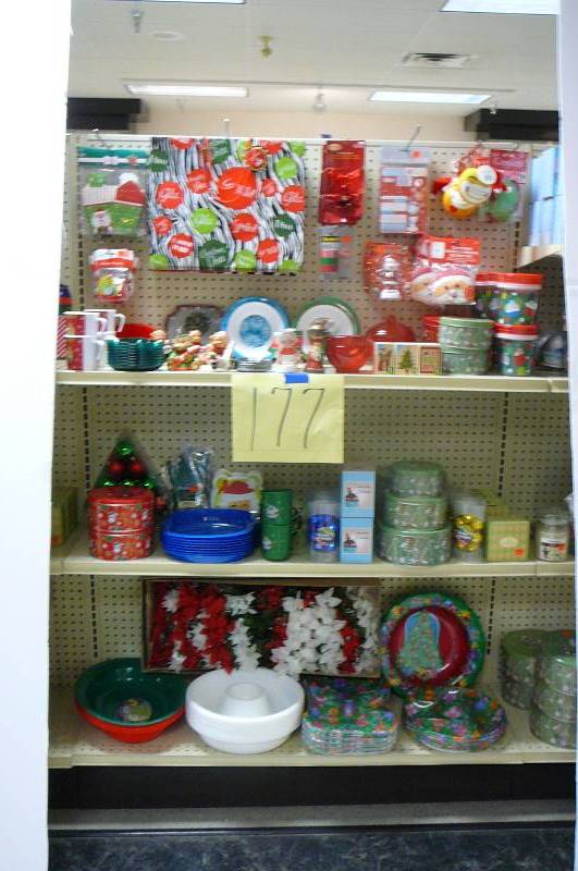 lot 177 image: Gift bags, Trays, Flowers, Figurines