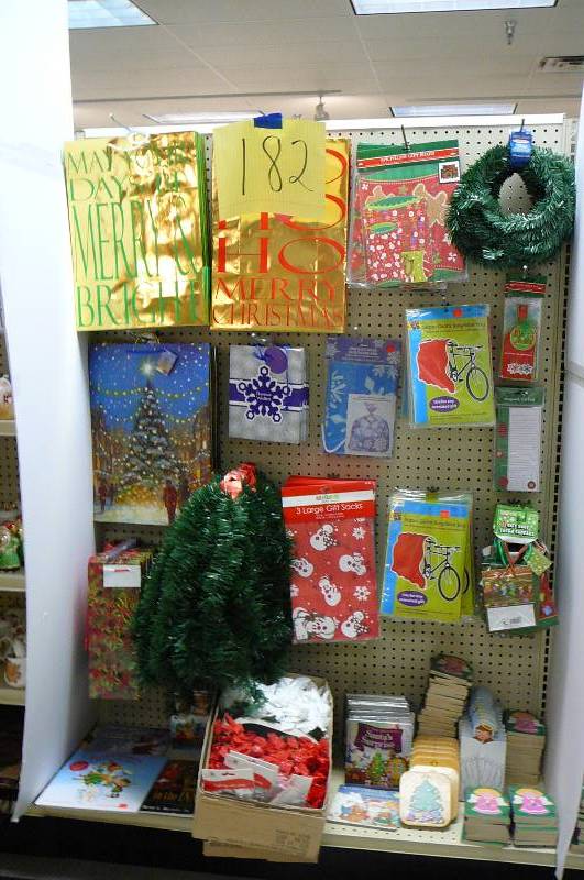 lot 182 image: X-mas Bags, Books, Flowers