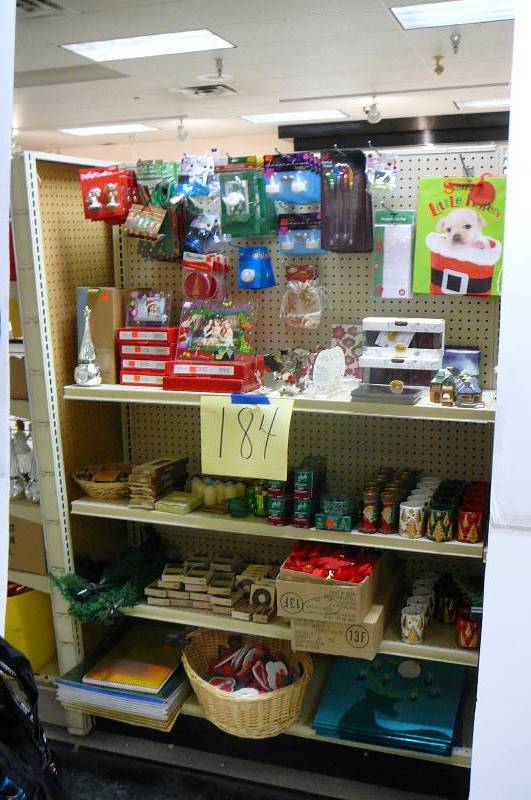 lot 184 image: X-mas Gift bags, boxes, flowers, Stamps, Party lite, Tealight holder