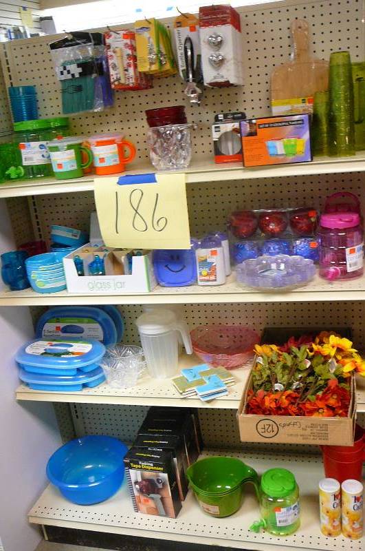 lot 186 image: Water containers, Soup mugs, Bowls