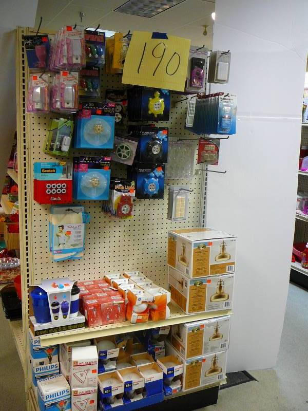 lot 190 image: Bulbs 100w, 40w, 65w Flood, 60w Halogen