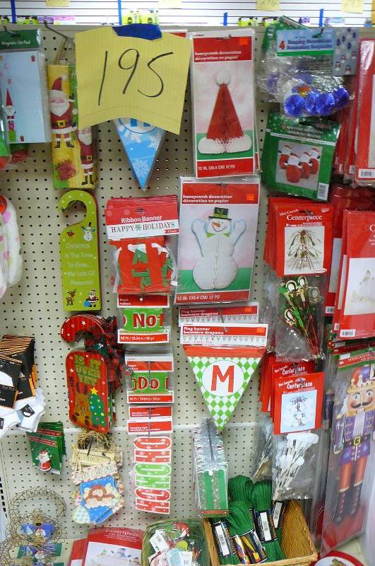 lot 195 image: Snowman, Hats, Happy holidays banner, HoHoHo, Socks, Reindeer