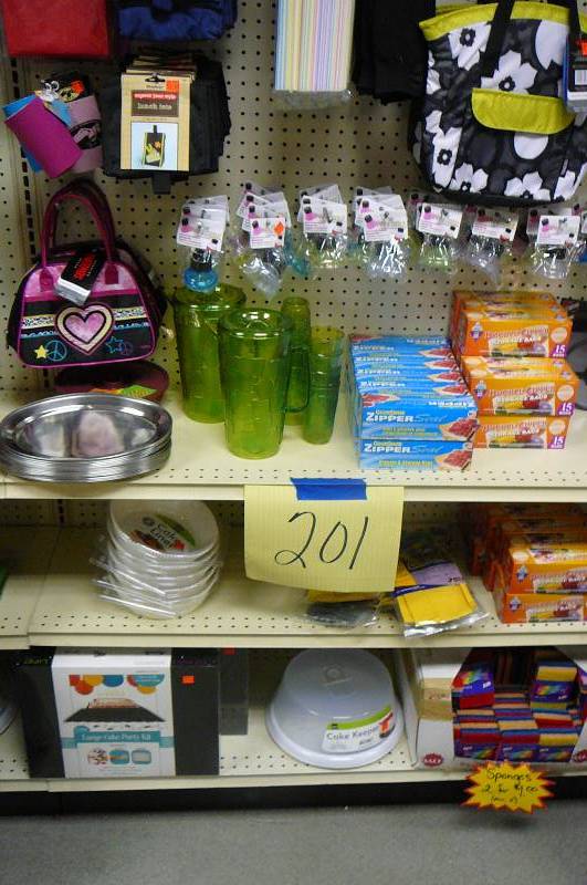 lot 201 image: Scrubby sponges, Ziploc bags, Mens black socks, Lunch totes