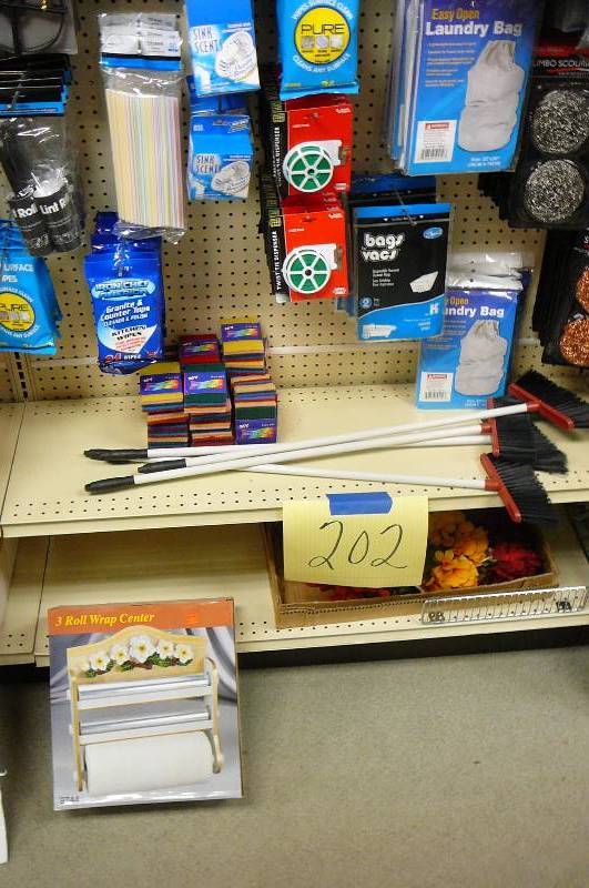 lot 202 image: Brooms, Scouring pads, Kitchen items