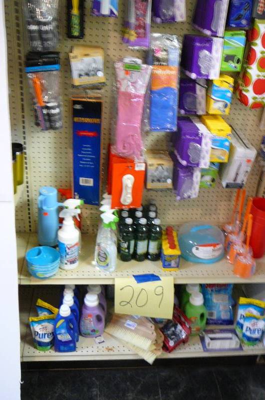lot 209 image: Cleaning Supplies