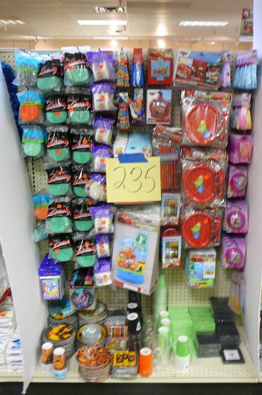 lot 235 image: Party Supplies