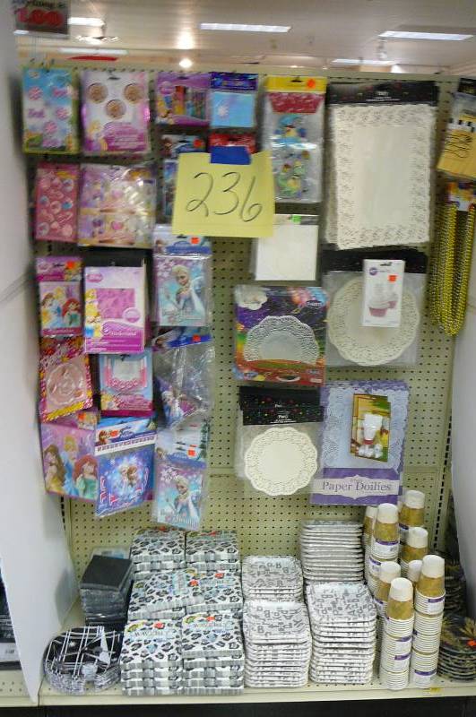 lot 236 image: Party items