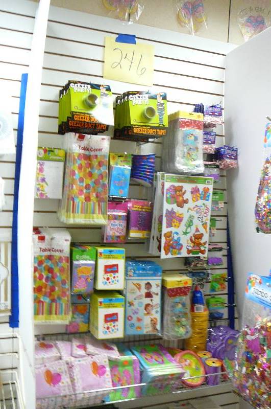 lot 246 image: Party Items