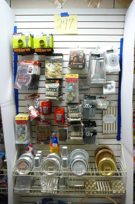 lot 247 image: Party Items includes wire Rack & Basket