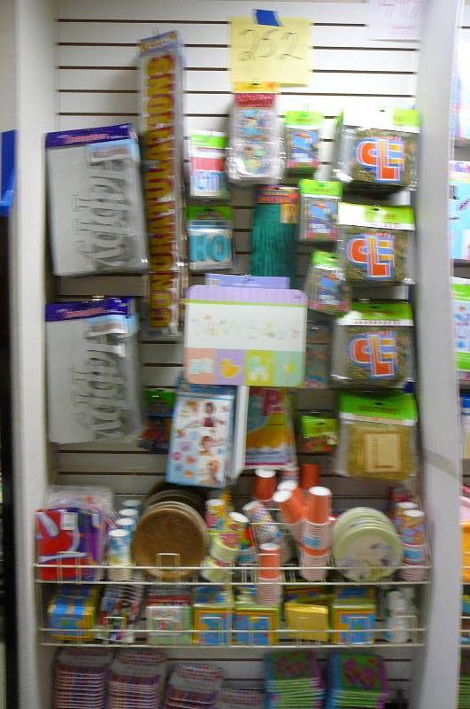 lot 252 image: Party Items Includes Wire Rack & Bin