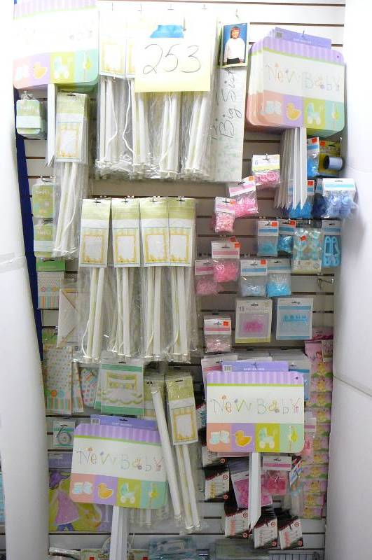 lot 253 image: Baby Shower Items