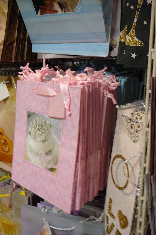 lot 258 image: Wedding gift bags 1300, Includes Grid Wall Rack
