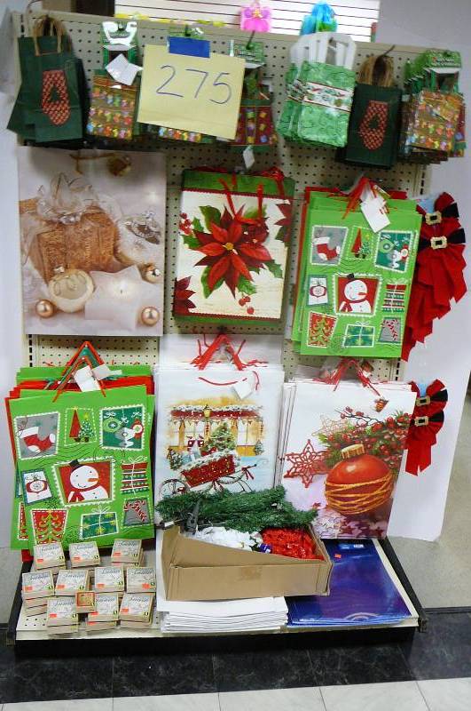 Christmas gift discount bags dollar tree