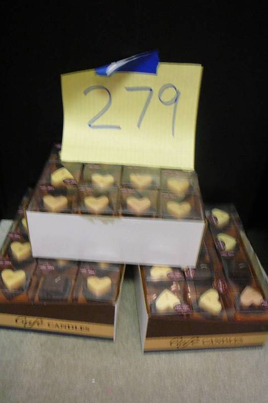 lot 279 image: Caf Candles