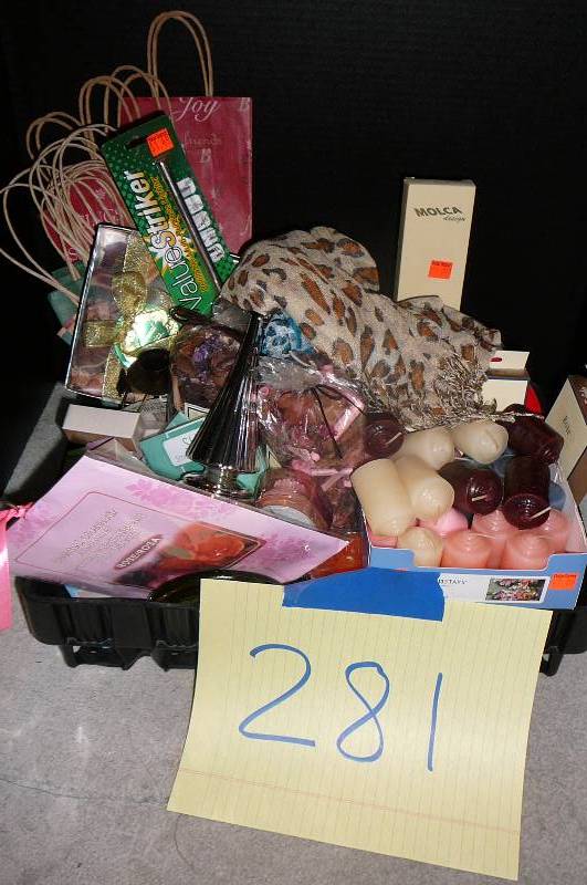 lot 281 image: Gift Basket Items, Candles, Scarves, Potpari