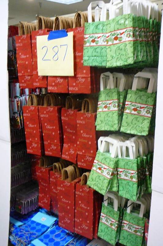 lot 287 image: X-mas Gift bags nice assortment