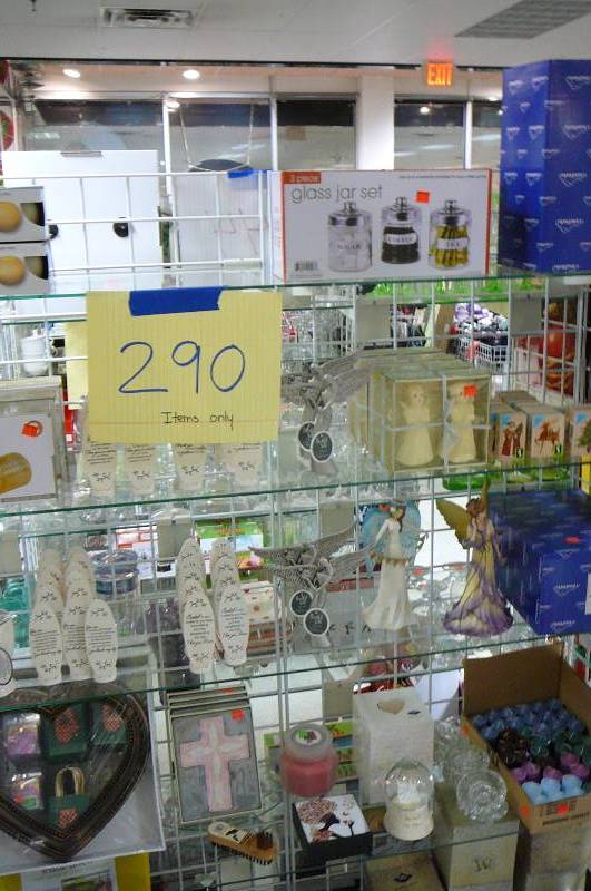 lot 290 image: Canisters, Tealight holders, Figurines, Mirrors, Stamps