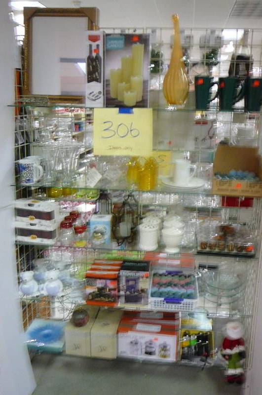 lot 306 image: Votive candles, Coffee mugs, Lots of Giftware, Items Only