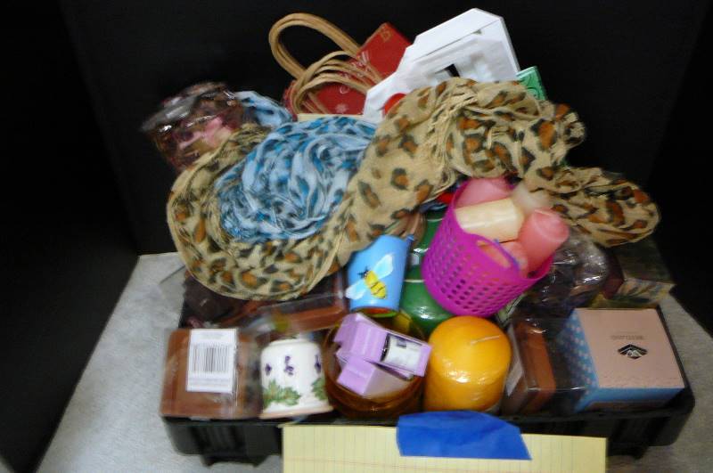 lot 313 image: Gift basket Items, Oils, Candles, Bags