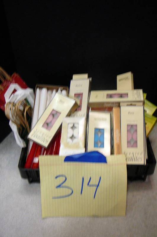 lot 314 image: Gift basket Items, Gift Bags, Candles