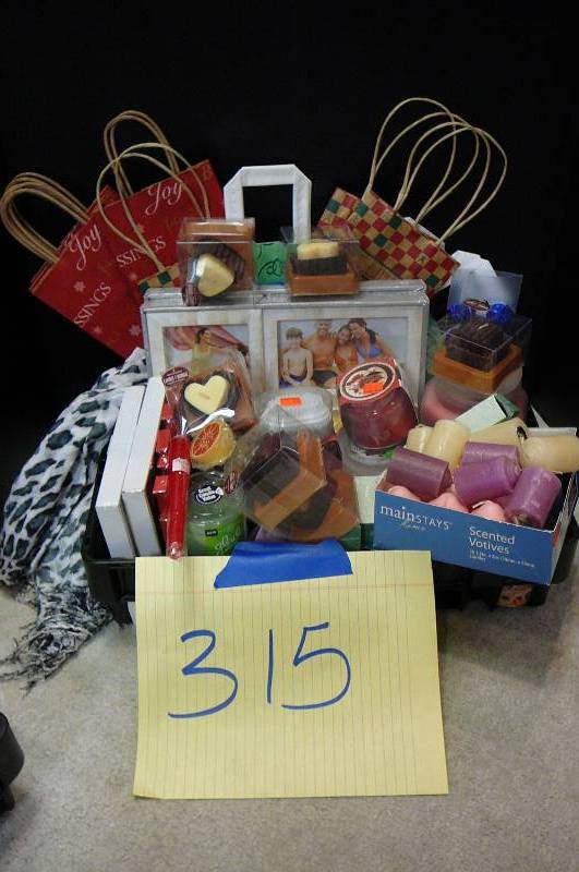 lot 315 image: Gift Basket Items, Bags, Frames