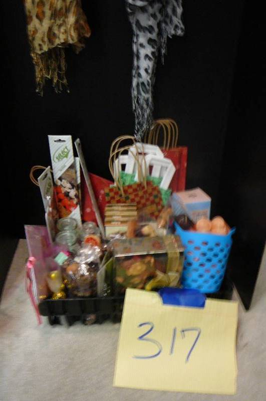 lot 317 image: Gift Bags, Oils, Candles, Potpouri, Incense