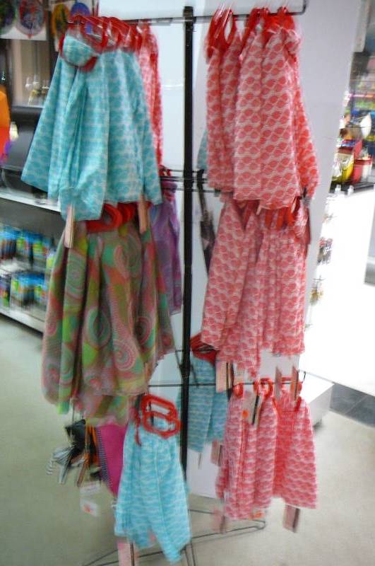 lot 320 image: Umbrellas, Scarves, Purses