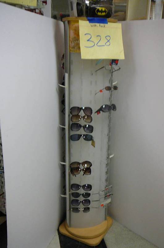lot 328 image: Reading glasses, Sunglasses, Rack