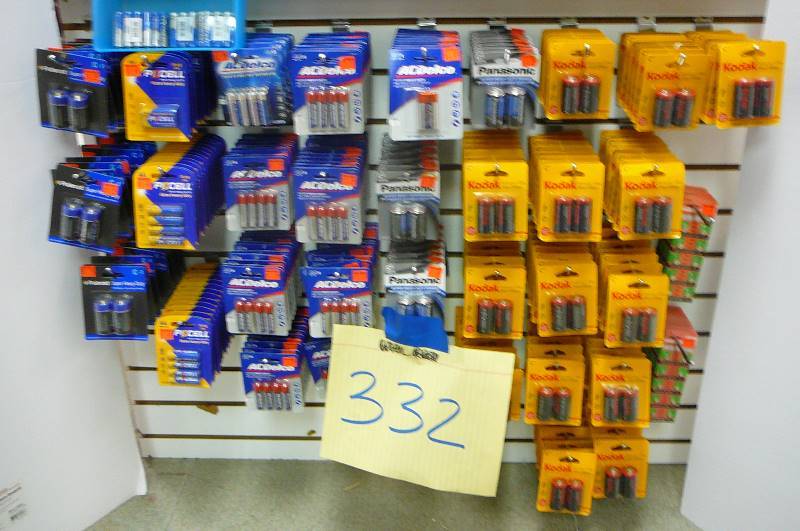 lot 332 image: Batteries, 9v, Aa,AG4, AG5