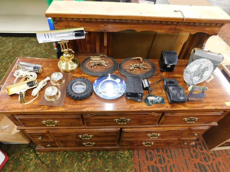 lot 58 image: MISC HOUSEHOLD DECOR ITEMS