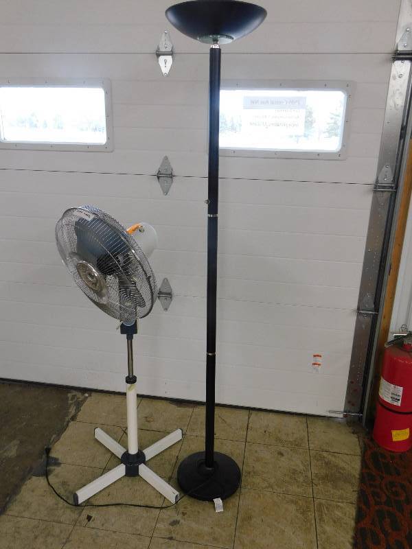 lot 65 image: PEDESTAL FAN AND 6 TALL FLOOR LAMP