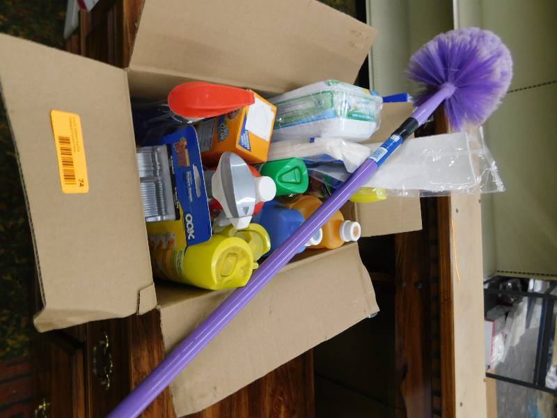 lot 74 image: HOUSEHOLD CLEANING SUPPLIES
